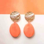 Stylish gold-tone necklace with a filled flat cable chain, an elegant teadrop shaped pendant,with delicate filigree and a green stone in the center and a lobster claw clasp.