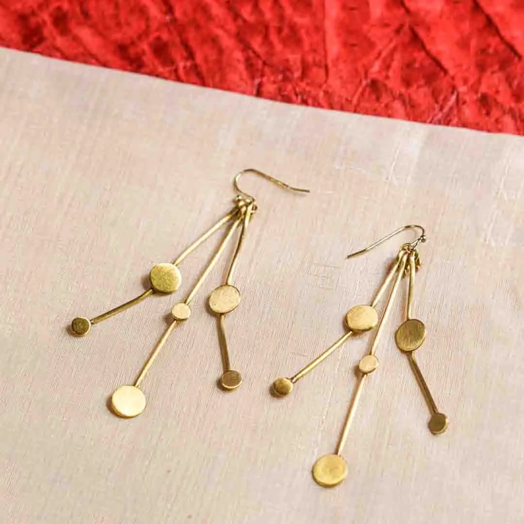 219-Th Chic geometric brass earrings with a lightweight design, featuring three slinging stem-like wires adorned with evenly spaced circular discs, secured with a French hook.