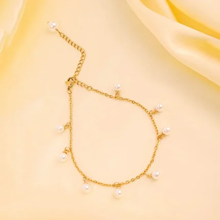 Elegant adjustable curb chain bracelet in a gold-tone finish, featuring a curved metallic wire centerpiece with a dangling spherical charm and a secure spring ring clasp.