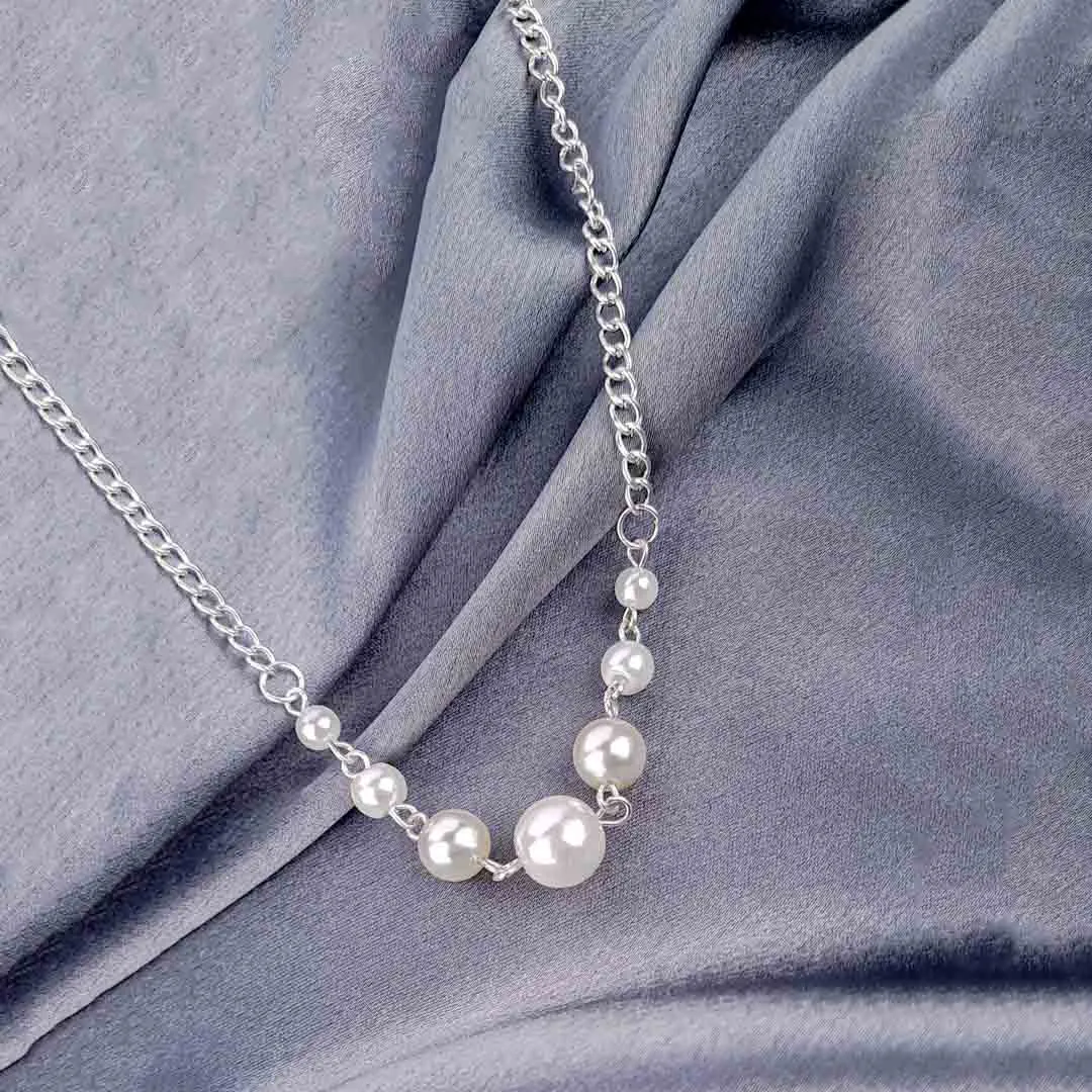 20251121_130105 A silver-toned curb chain necklace featuring a central cluster of three large and four smaller faux pearls arranged in a symmetrical, graduating pattern.