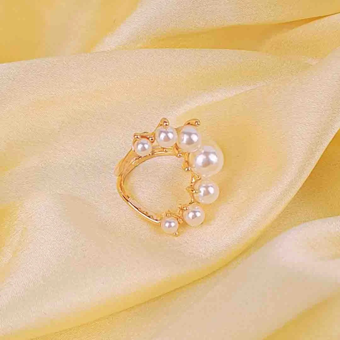20251101_131934-2 Dual-band adjustable ring with clustered pearls and polished metallic finish, exuding modern elegance.